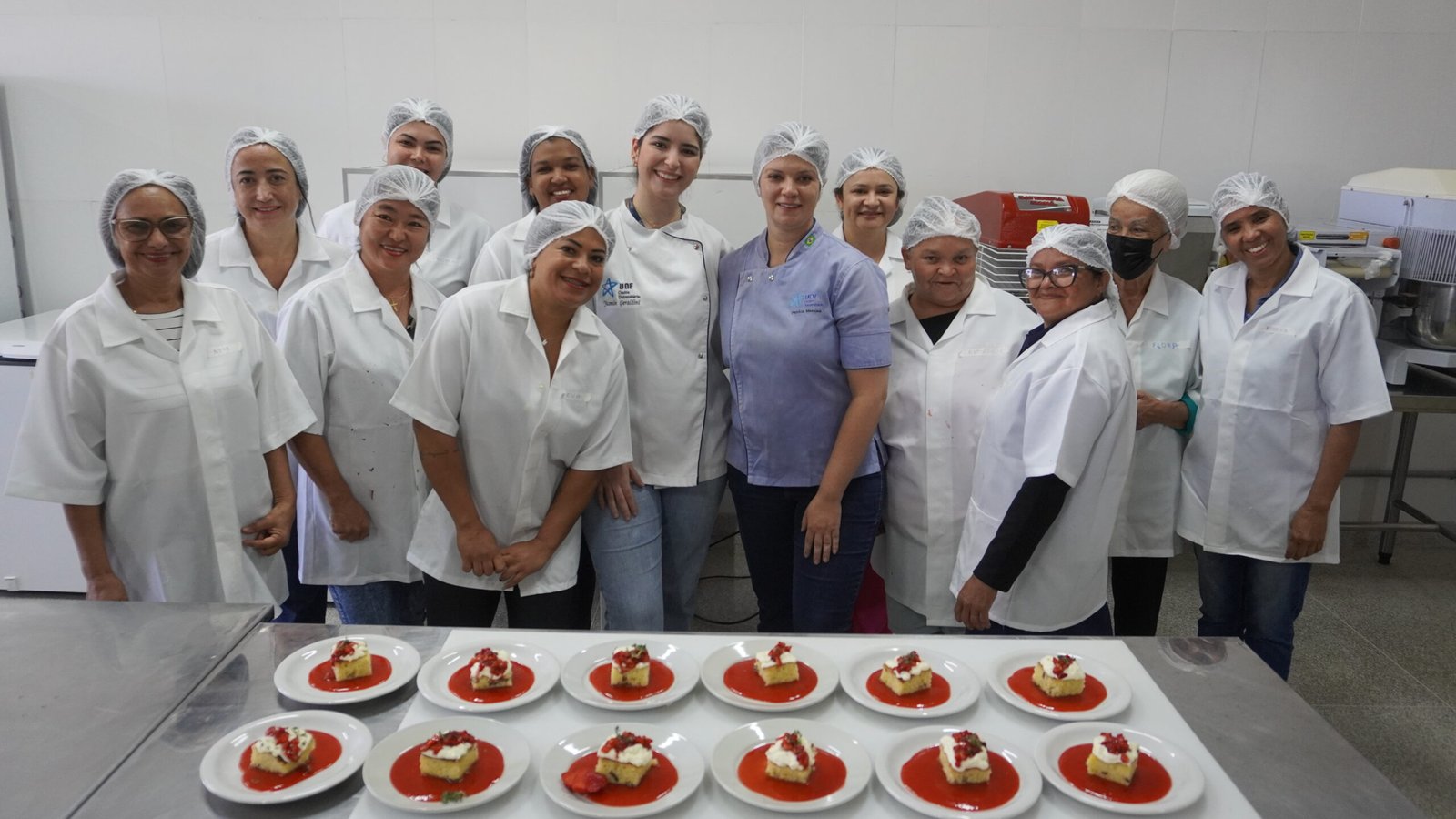 Produtoras de Brazlândia participam de curso de processamento do morango Produtoras de Brazlândia participam de curso de processamento do morango