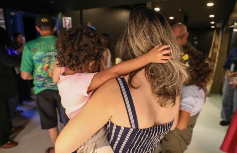 Programa Acolher Eles e Elas oferece apoio financeiro e emocional a mais de 180 órfãos de feminicídios