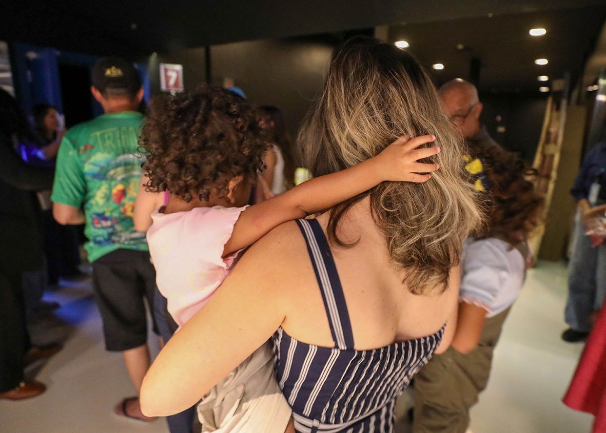 Programa Acolher Eles e Elas oferece apoio financeiro e emocional a mais de 180 órfãos de feminicídios Programa Acolher Eles e Elas oferece apoio financeiro e emocional a mais de 180 órfãos de feminicídios