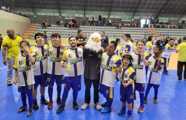 Projeto de futsal inclui crianças com Síndrome de Down no Cruzeiro Novo