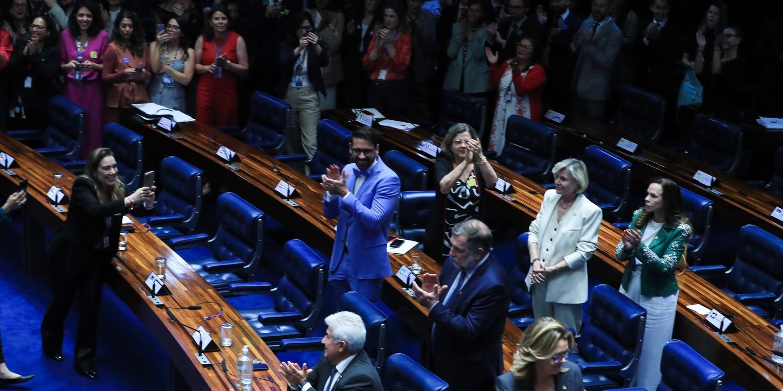 Senado aprova projeto contra adultização de crianças na internet Senado aprova projeto contra adultização de crianças na internet
