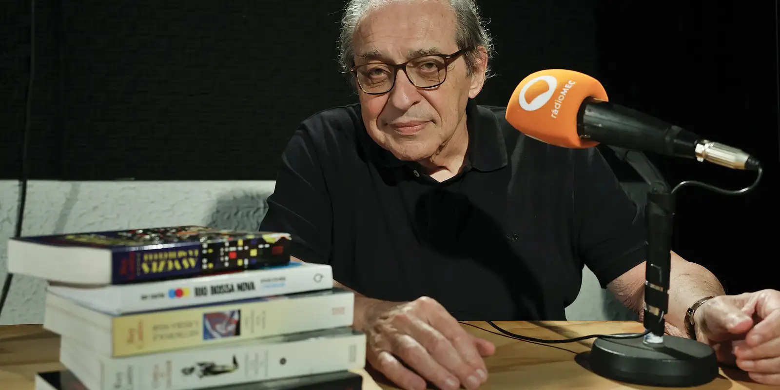 Série de Ruy Castro dedicada a Tom Jobim estreia na Rádio MEC Série de Ruy Castro dedicada a Tom Jobim estreia na Rádio MEC