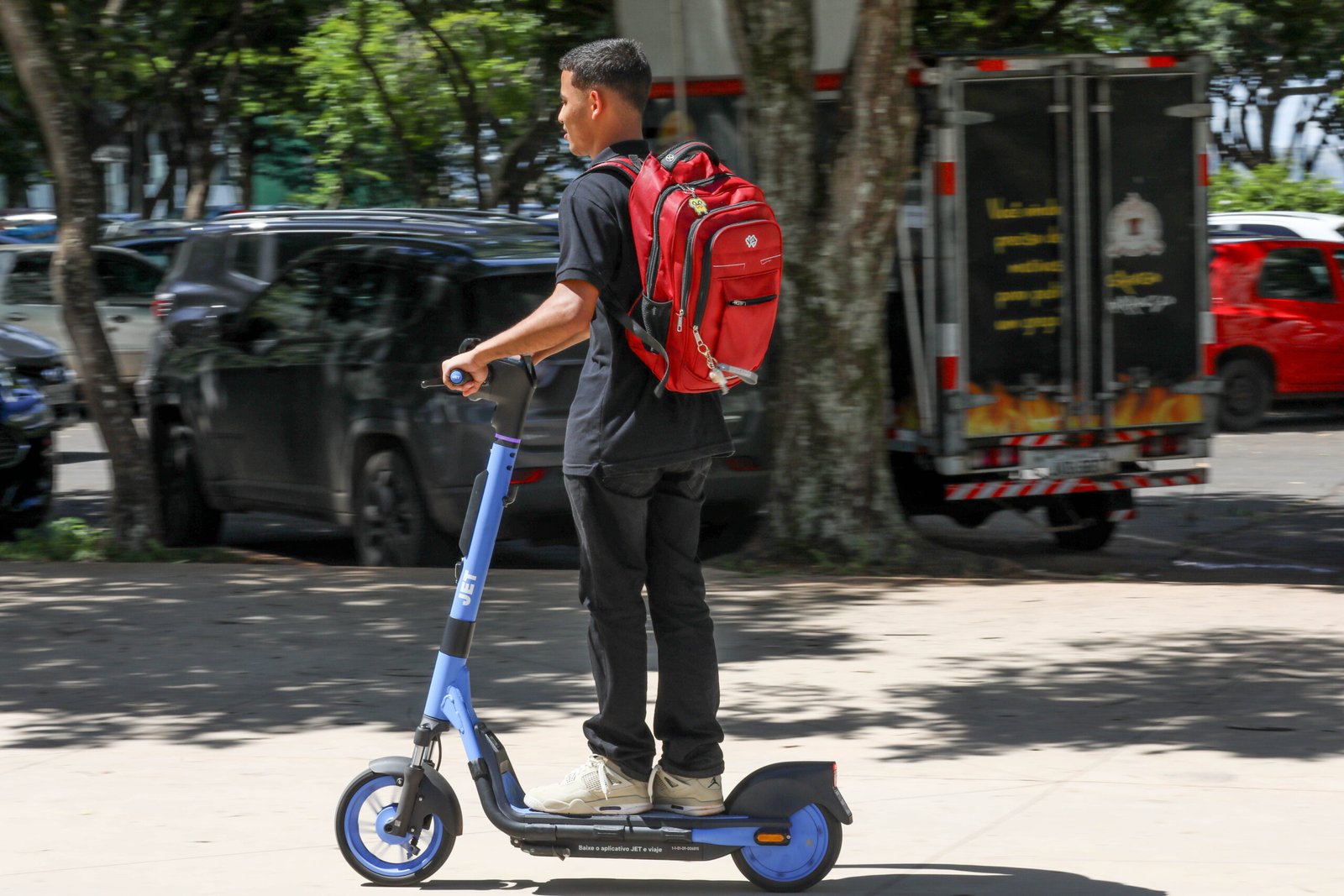 Uso correto de patinetes elétricos previne o risco de acidentes Uso correto de patinetes elétricos previne o risco de acidentes
