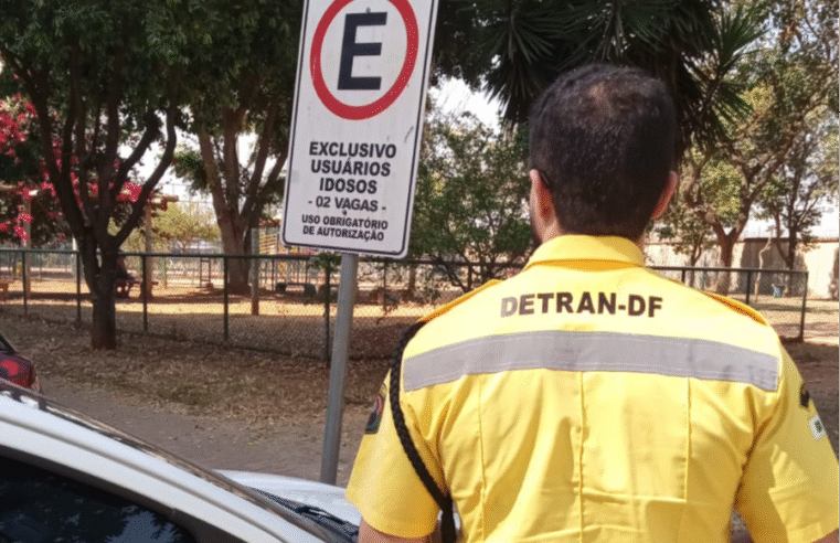 Ação fiscaliza 80 vagas de trânsito especiais em Águas Claras