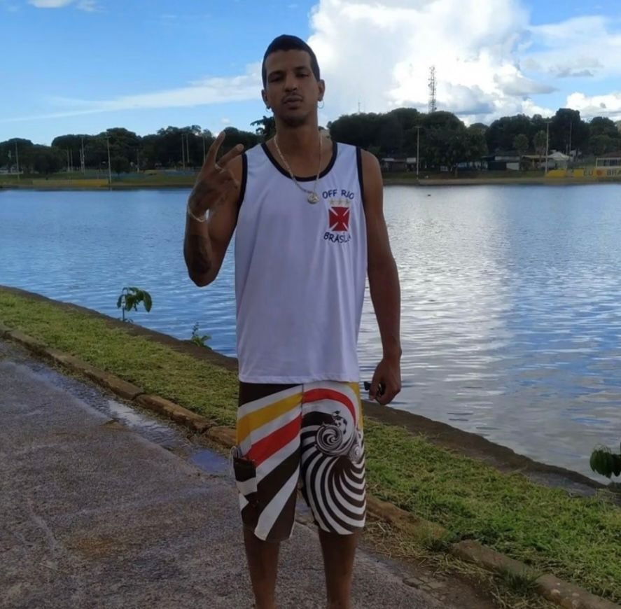 Adolescente de 15 anos que confessou esfaquear torcedor do Vasco em ônibus de Samambaia é liberado após depoimento Adolescente de 15 anos que confessou esfaquear torcedor do Vasco em ônibus de Samambaia é liberado após depoimento