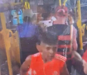 Adolescente de 15 anos se apresenta à polícia por envolvimento na morte de torcedor vascaíno em Samambaia