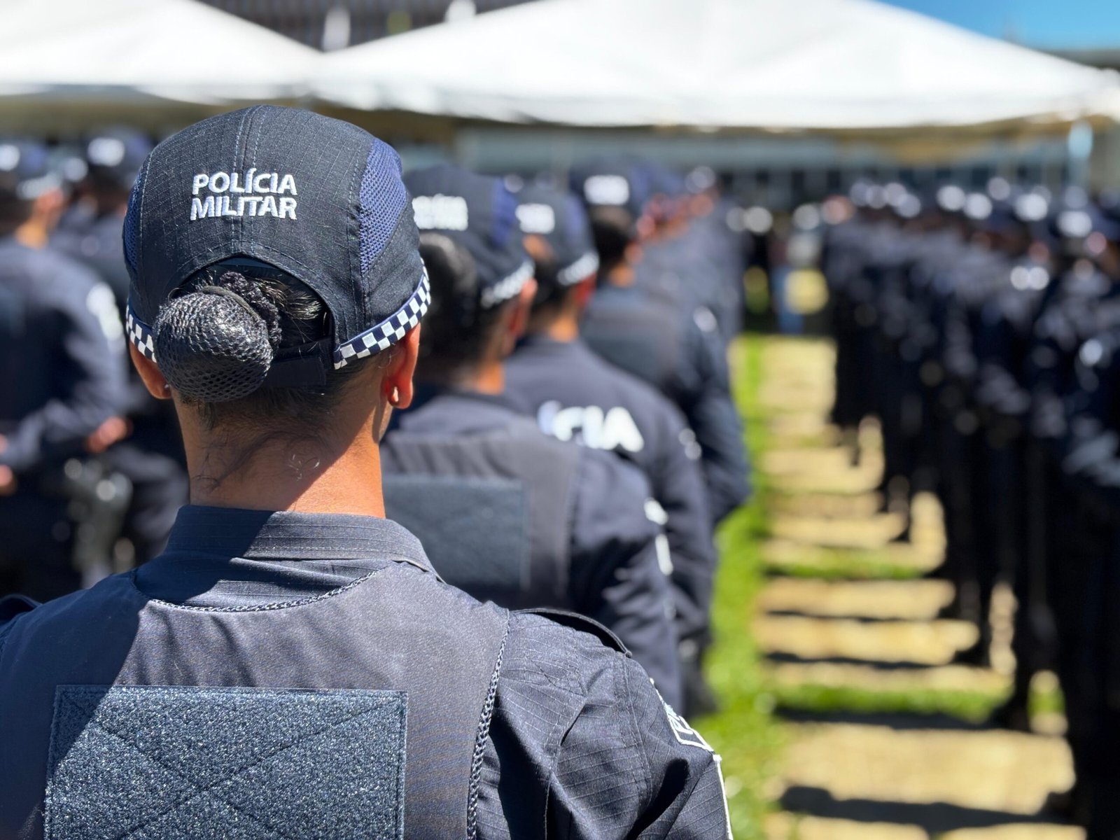 Adolescente é apreendido após ameaçar vizinhos com faca em Samambaia Norte Adolescente é apreendido após ameaçar vizinhos com faca em Samambaia Norte