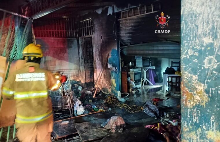 Adolescente e bebê são socorridos após incêndio em residência em Ceilândia