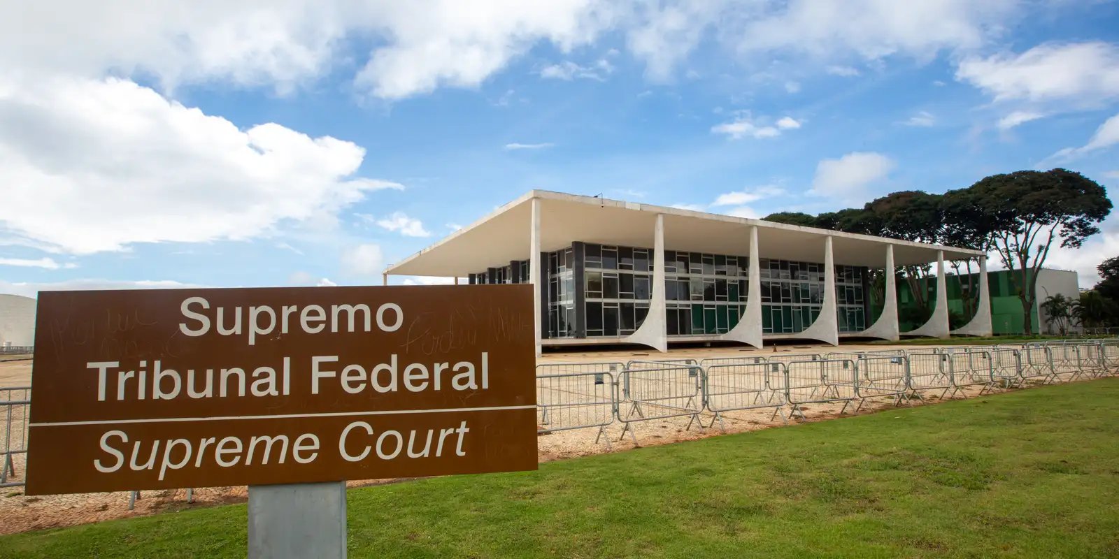 Base do governo na Câmara vai ao STF contra PEC da Blindagem Base do governo na Câmara vai ao STF contra PEC da Blindagem