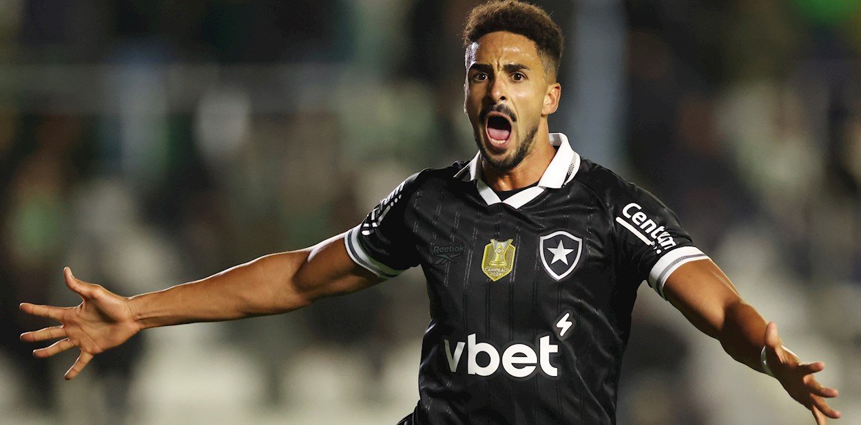 Botafogo sai na frente, mas Grêmio empata com pênalti polêmico em jogo atrasado do Brasileiro Botafogo sai na frente, mas Grêmio empata com pênalti polêmico em jogo atrasado do Brasileiro