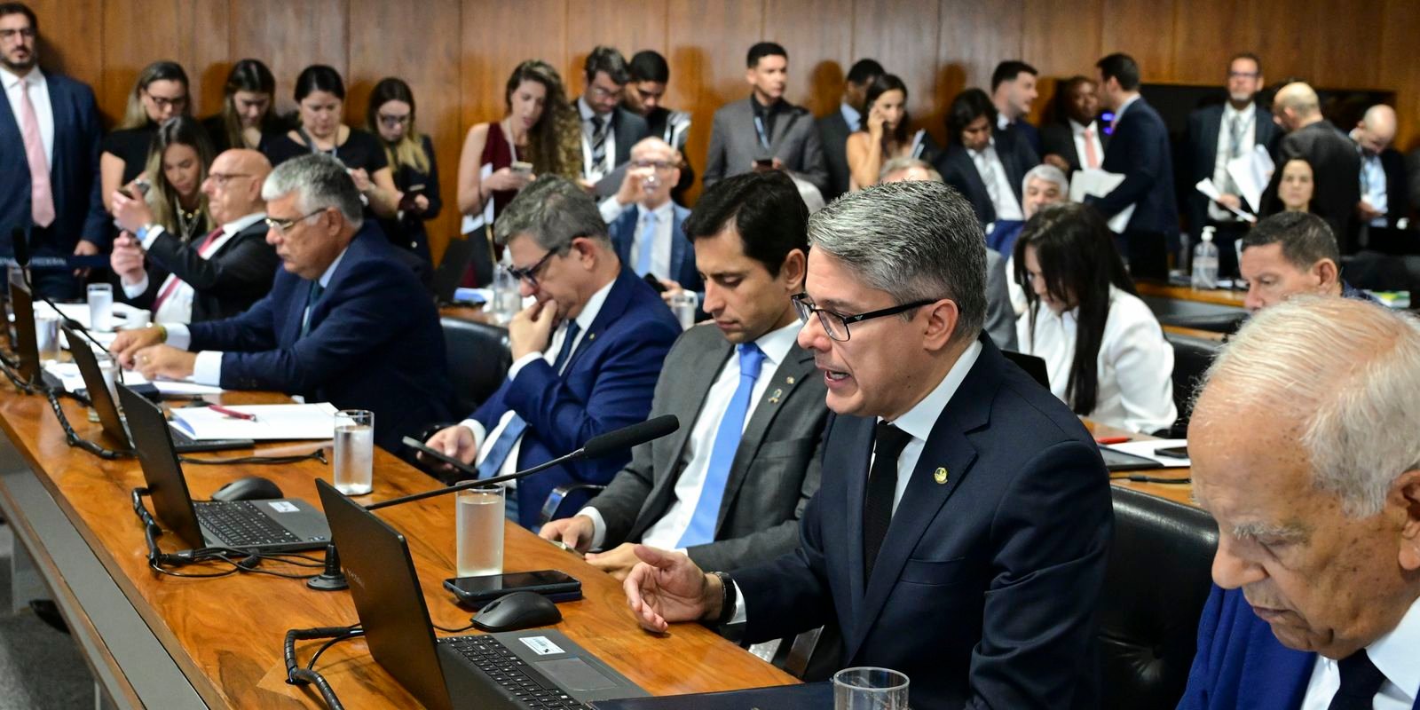 CCJ do Senado rejeita PEC da Blindagem por unanimidade CCJ do Senado rejeita PEC da Blindagem por unanimidade