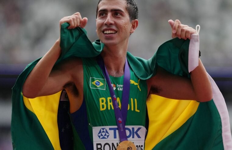 Caio Bonfim é campeão mundial dos 20 km da marcha atlética em Tóquio