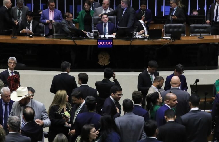 Câmara aprova texto que dificulta denúncia criminal contra parlamentar