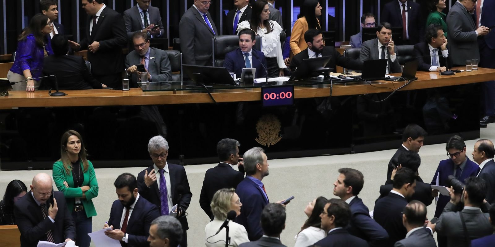 Câmara derruba voto secreto em PEC da Blindagem por falta de quórum