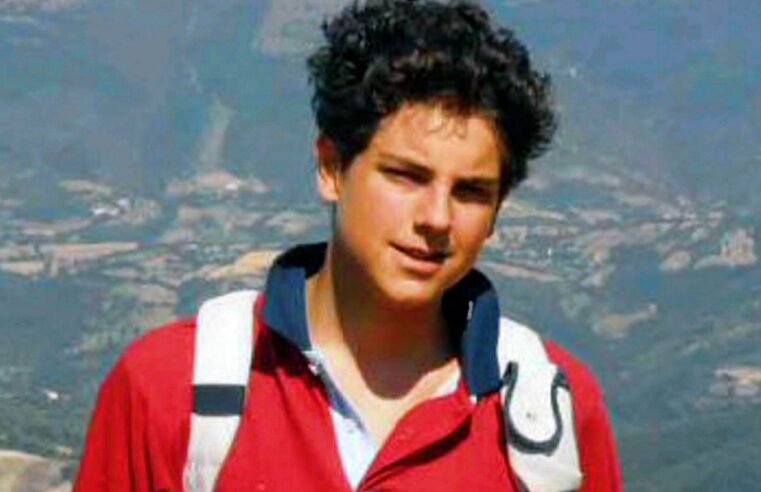 Canonização do 1º santo millennial acontece neste domingo no Vaticano