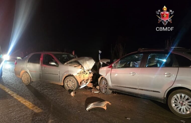 Colisão frontal entre dois veículos deixa três feridos na BR-251, em São Sebastião (DF)