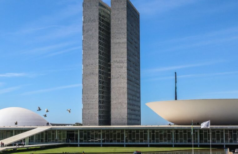 “Combinaram não enxergar nada”, diz advogado sobre descontos do INSS