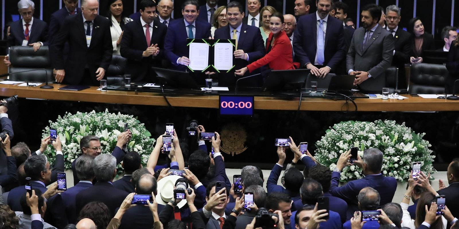 Congresso promulga PEC que muda regras para pagamento dos precatórios Congresso promulga PEC que muda regras para pagamento dos precatórios
