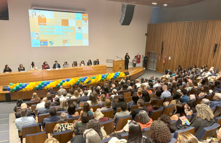 EF Servidores da rede pública do DF que atendem estudantes com altas habilidades são homenageados