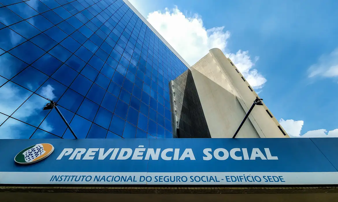 Fila do INSS volta a subir e chega a 2,63 milhões de pedidos em agosto Fila do INSS volta a subir e chega a 2,63 milhões de pedidos em agosto