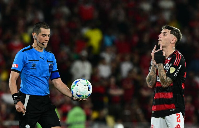 Flamengo vence Estudiantes (2-1) e abre vantagem nas quartas da Libertadores