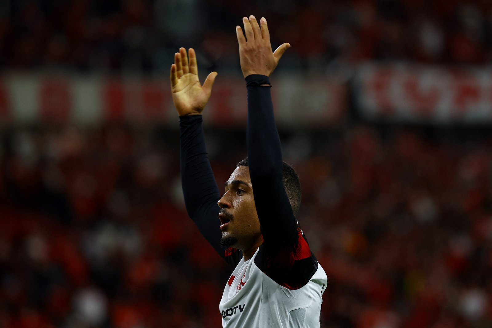 Flamengo vence Juventude fora, quebra tabu e mantém vantagem na liderança
