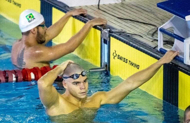 Gabriel Bandeira leva ouro quebrando recorde mundial em Singapura