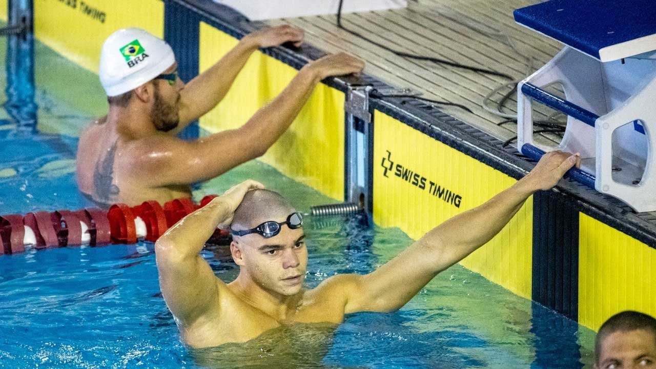 Gabriel Bandeira leva ouro quebrando recorde mundial em Singapura