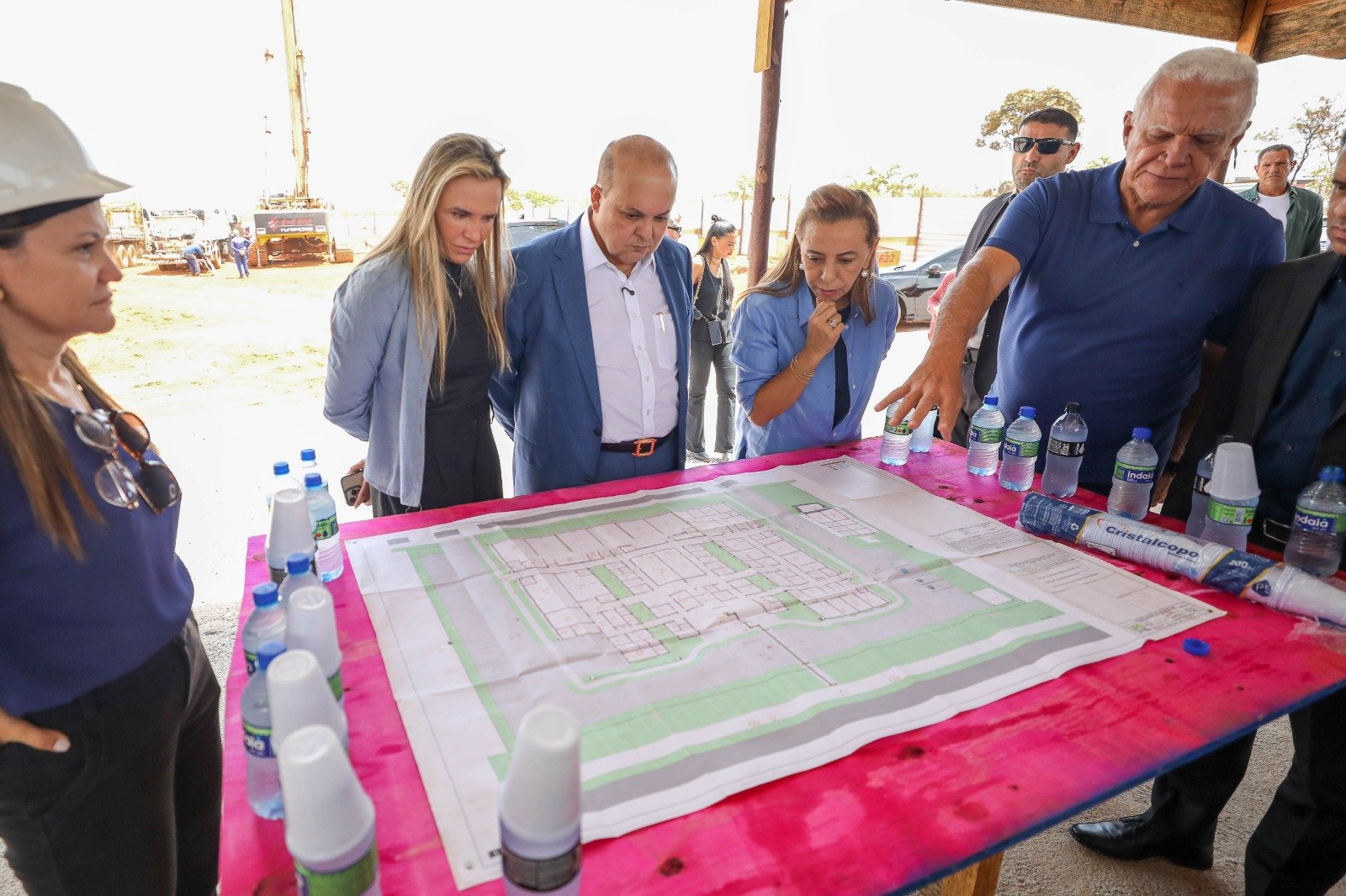 Governador Ibaneis Rocha acompanha andamento da obra da UPA da Estrutural