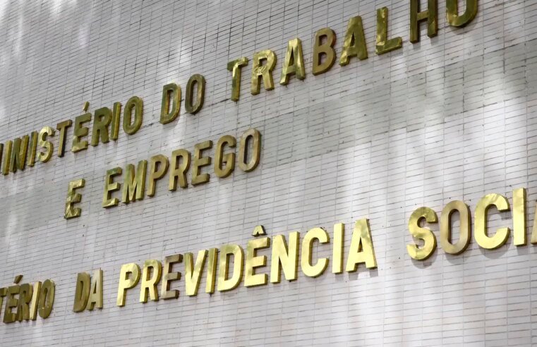 Governo notifica patrões sobre atraso do FGTS de empregadas domésticas