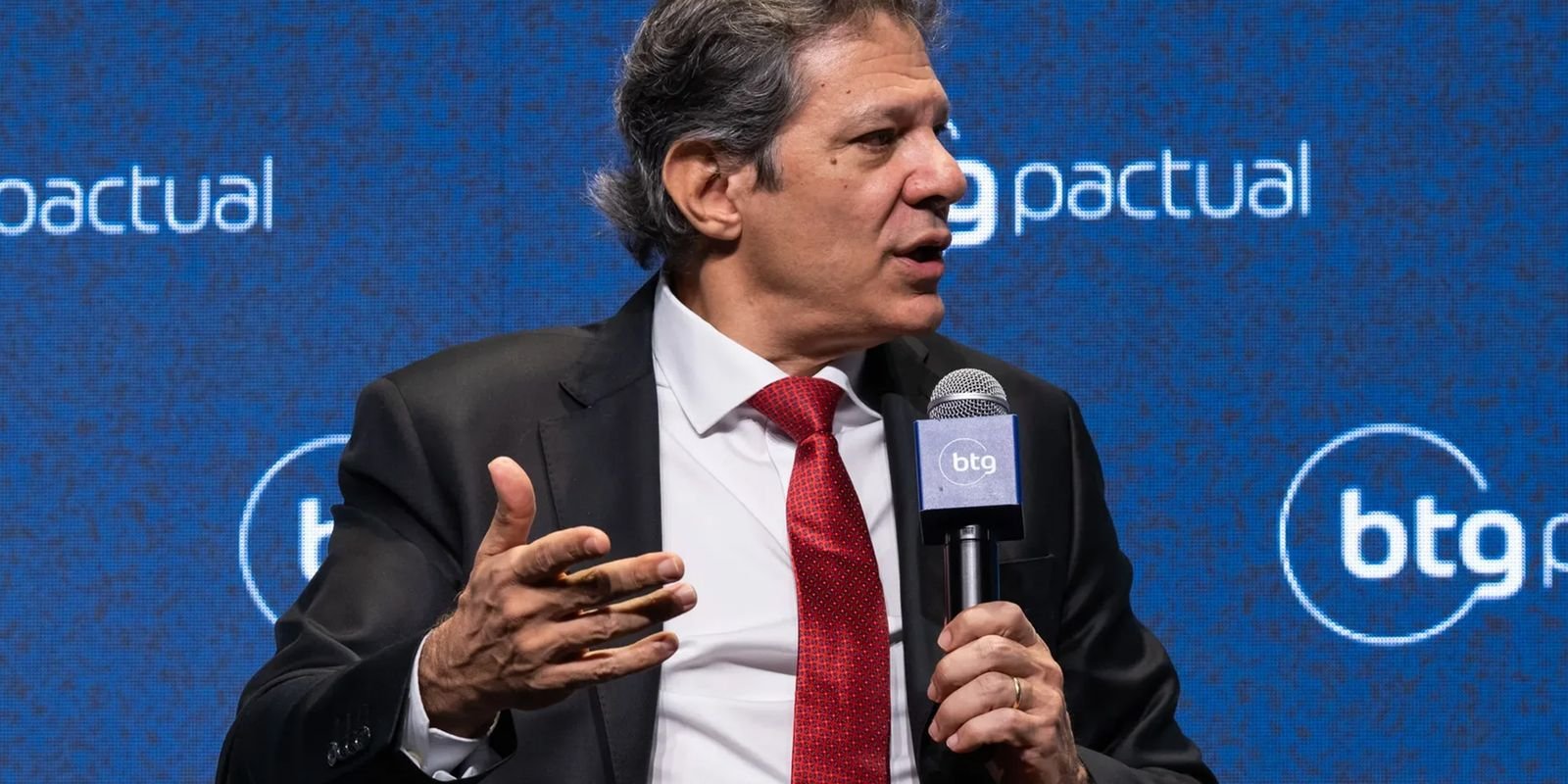 Haddad diz que política fiscal não depende apenas do governo federal Haddad diz que política fiscal não depende apenas do governo federal