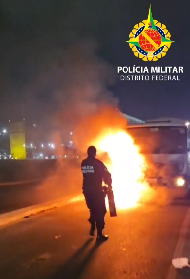 Incêndio em caminhão mobiliza PMDF e Bombeiros na Esplanada