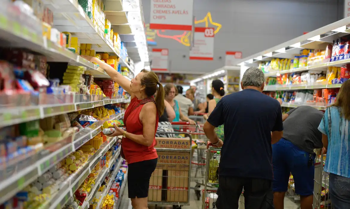 Intenção de compra das famílias no DF recua após três meses de alta Intenção de compra das famílias no DF recua após três meses de alta
