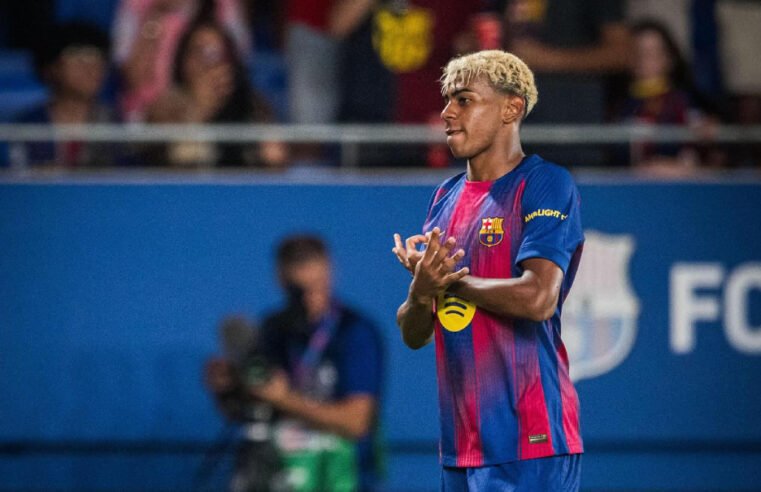 Lamine Yamal leva Troféu Kopa de melhor jogador jovem