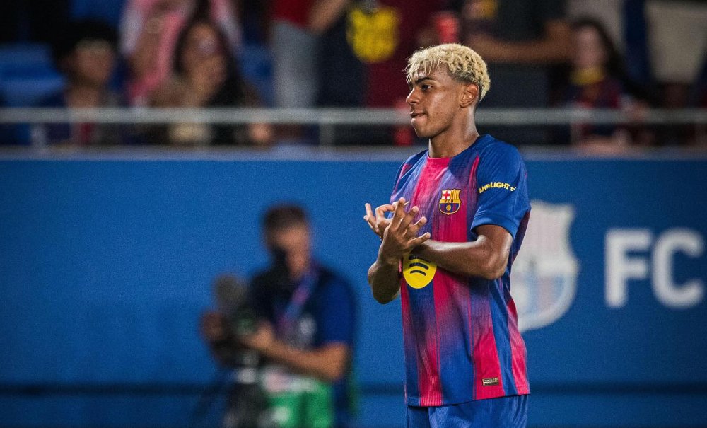 Lamine Yamal leva Troféu Kopa de melhor jogador jovem