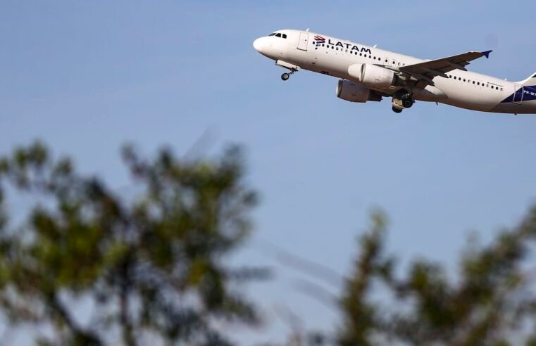 Latam anuncia compra de 24 aviões da Embraer