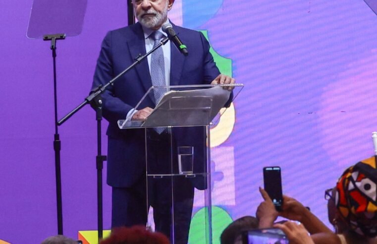 Lula abre conferência e sanciona ampliação da licença-maternidade