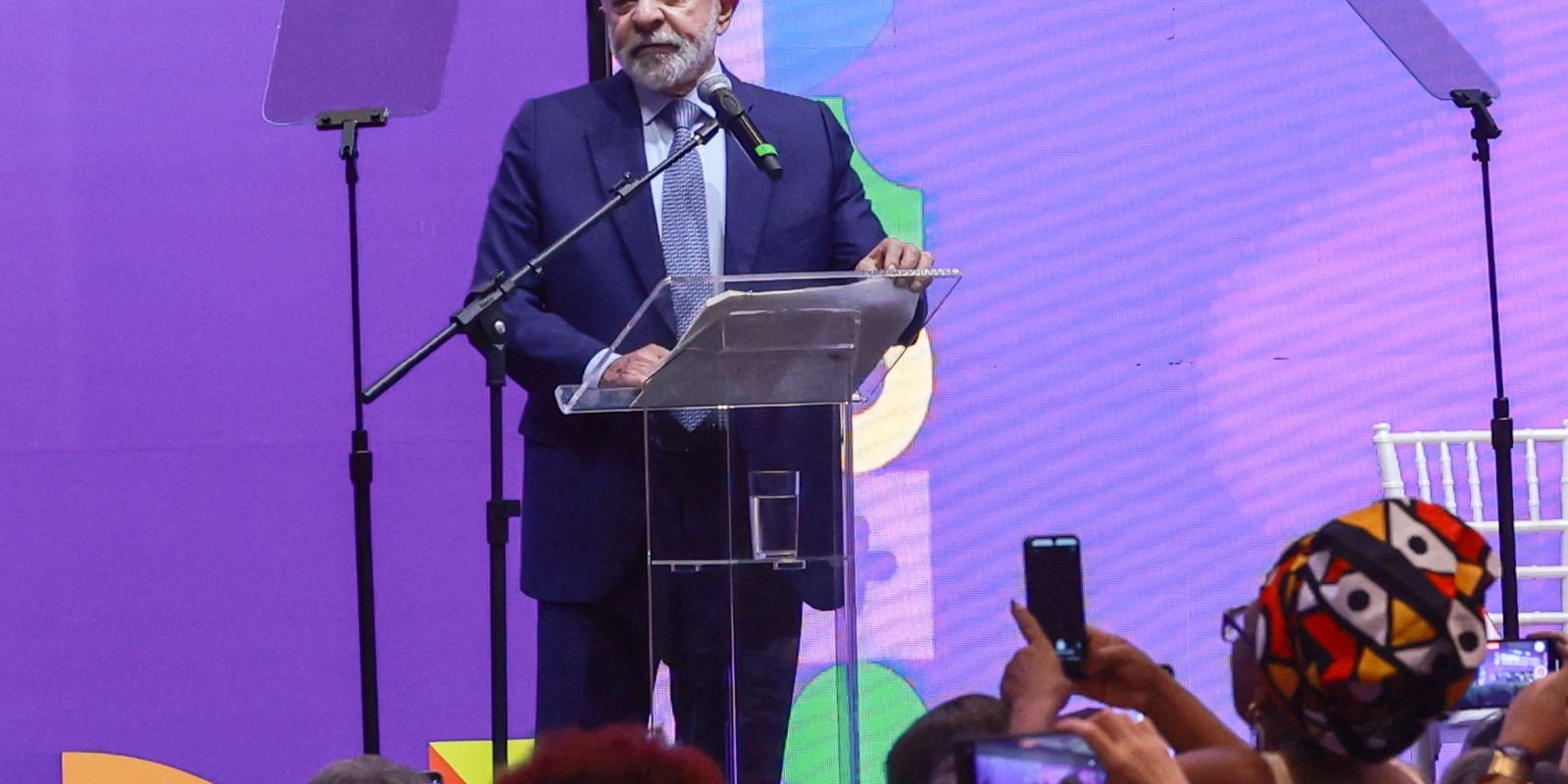 Lula abre conferência e sanciona ampliação da licença-maternidade Lula abre conferência e sanciona ampliação da licença-maternidade