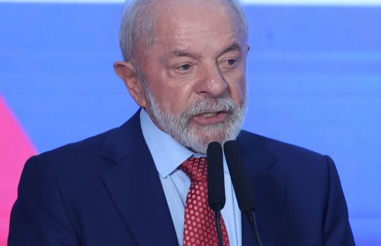 Lula diz que manifestações são “espetáculo da democracia” 