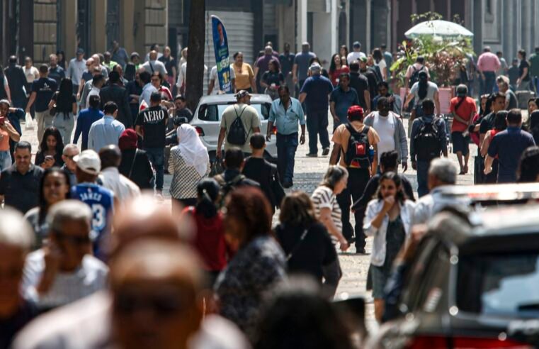 Mais de 14 milhões de famílias deixaram linha da pobreza em 2 anos
