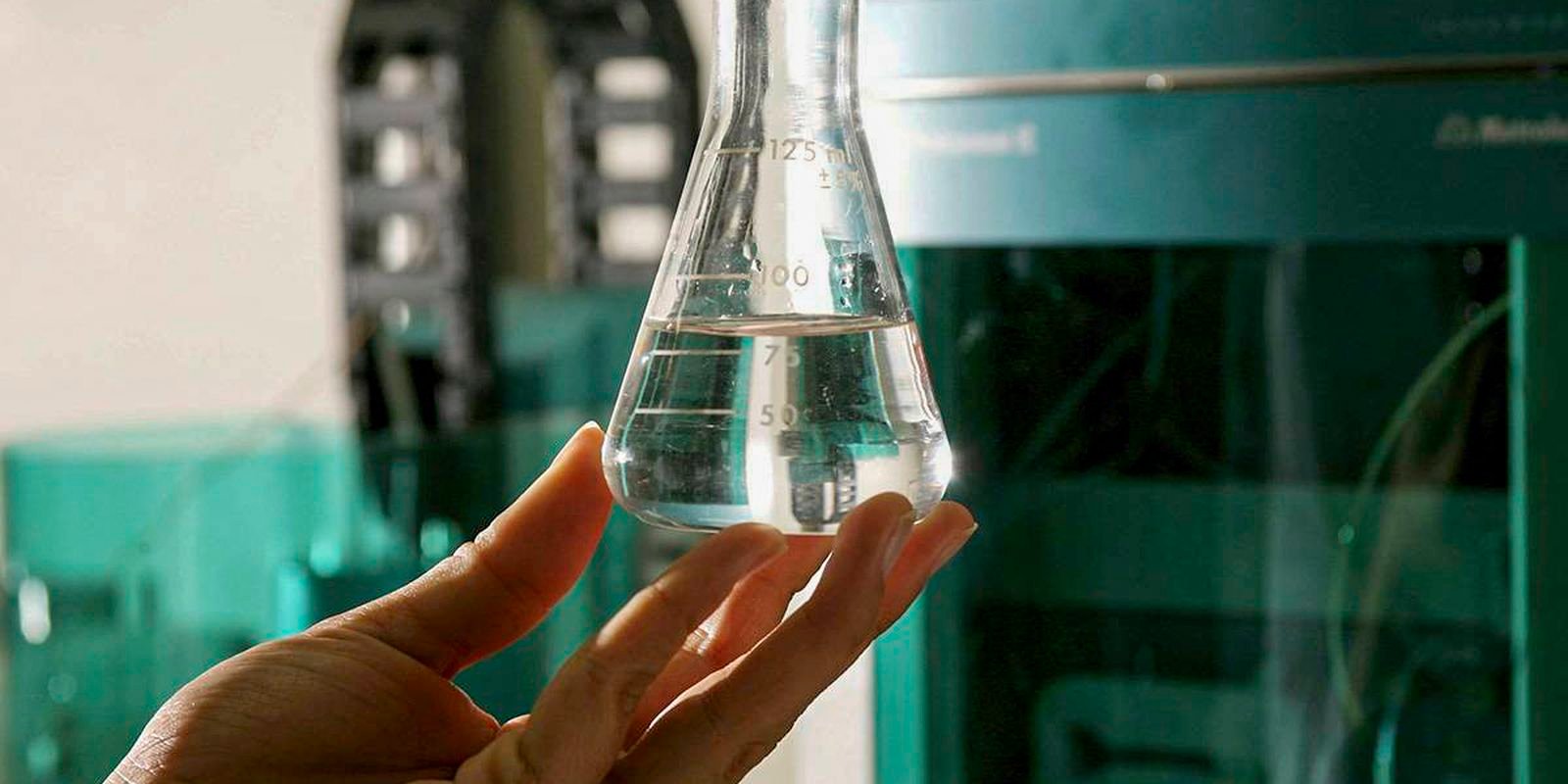 Metanol: saiba o que é a substância presente em bebida adulterada Metanol: saiba o que é a substância presente em bebida adulterada