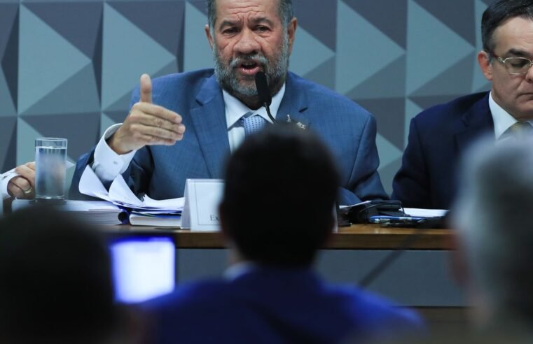 Na CPMI, Lupi diz que governo não tinha dimensão das fraudes no INSS