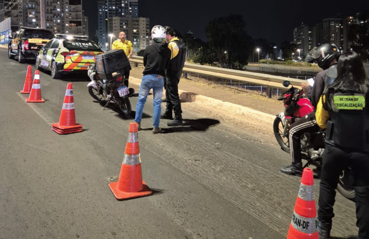 Operação Sossego flagra 32 motocicletas com escapamentos alterados em Águas Claras