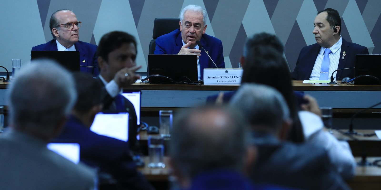PEC da Blindagem abre portas do Congresso ao crime, diz relator PEC da Blindagem abre portas do Congresso ao crime, diz relator