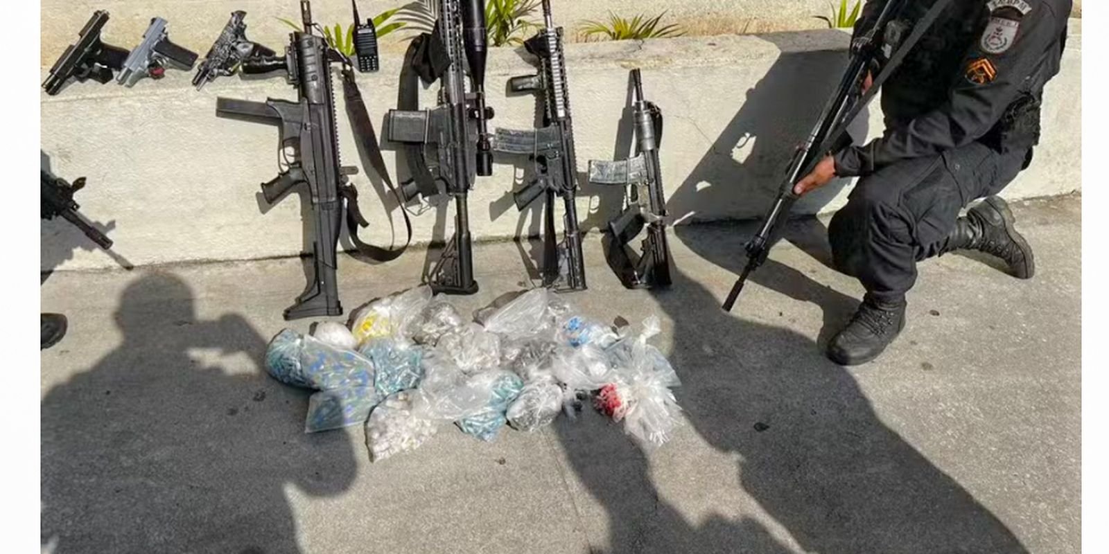 PM apreendeu 500 fuzis este ano em ações contra o crime organizado PM apreendeu 500 fuzis este ano em ações contra o crime organizado