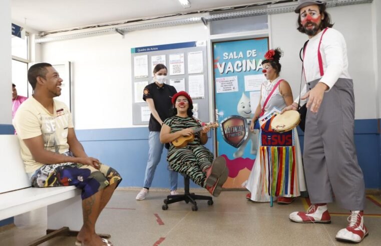 Palhaços levam acolhimento e humanização à UBS 1 da Estrutural