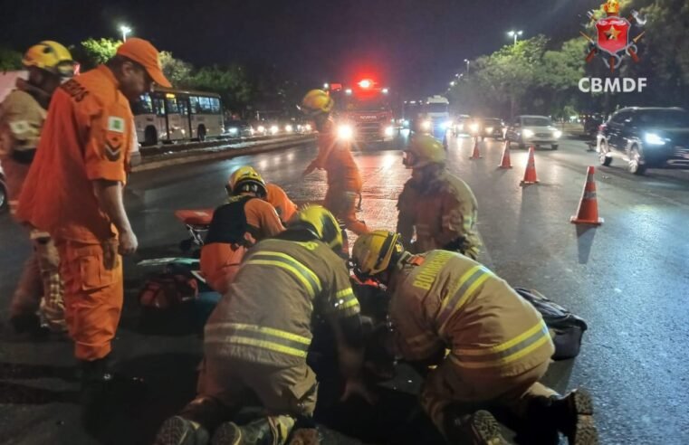 Pedestre é atropelado por motocicleta e sofre fratura exposta na EPIA, no DF