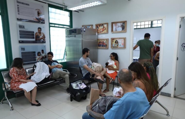 Políticas públicas protegem mães e bebês de interferências na prática da amamentação