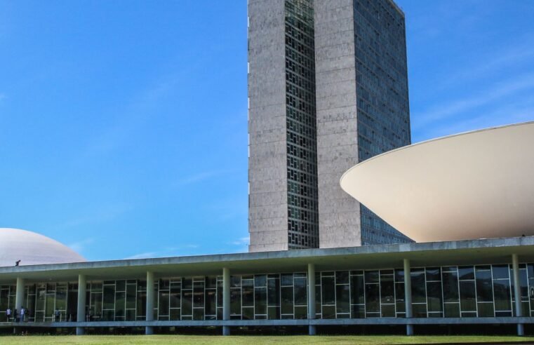 Projeto que derruba regras sobre aborto legal em crianças avança na Câmara
