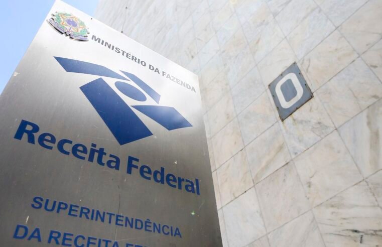 Receita apreende em dois navios no Rio carga de combustível irregular